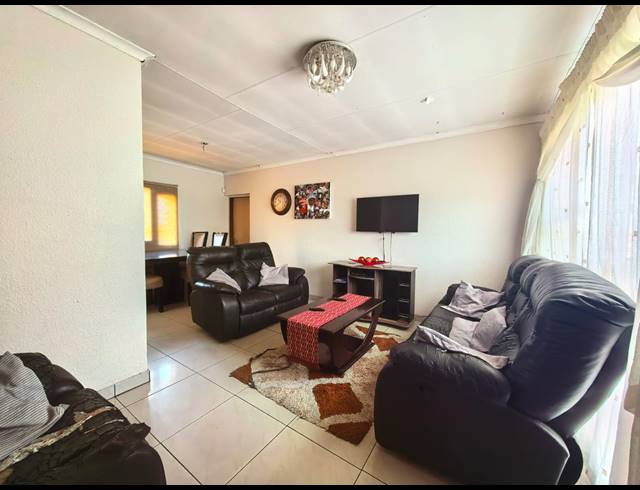 3 BEDROOM HOUSE FOR SALE IN ZAMDELA